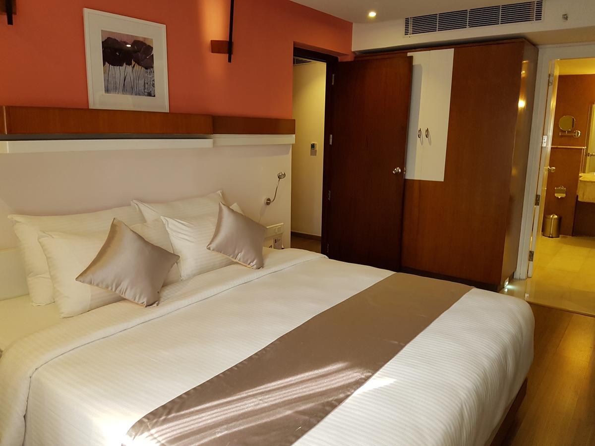 The Blooms Cochin Hotel Kochi Buitenkant foto