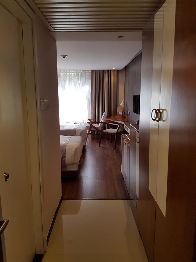 The Blooms Cochin Hotel Kochi Buitenkant foto