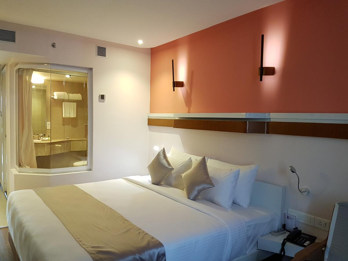 The Blooms Cochin Hotel Kochi Buitenkant foto