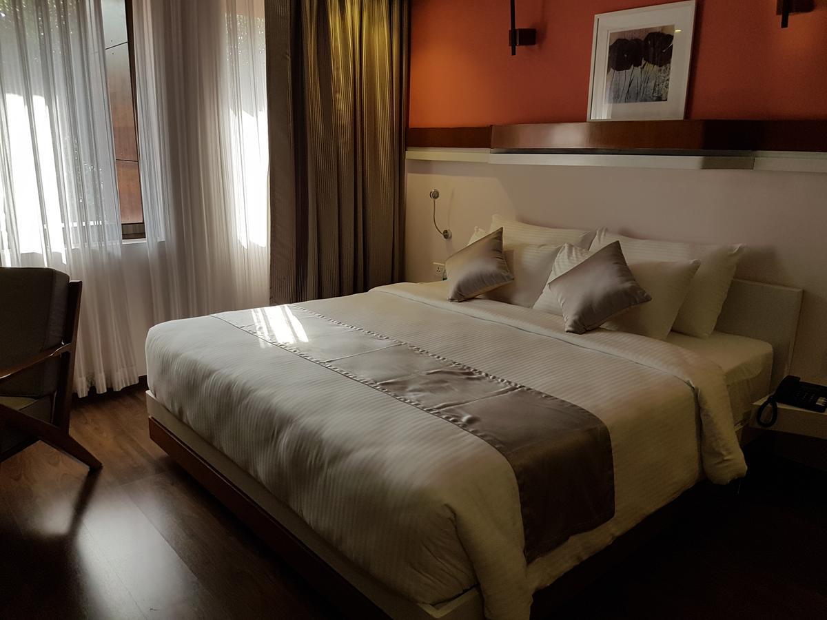 The Blooms Cochin Hotel Kochi Buitenkant foto