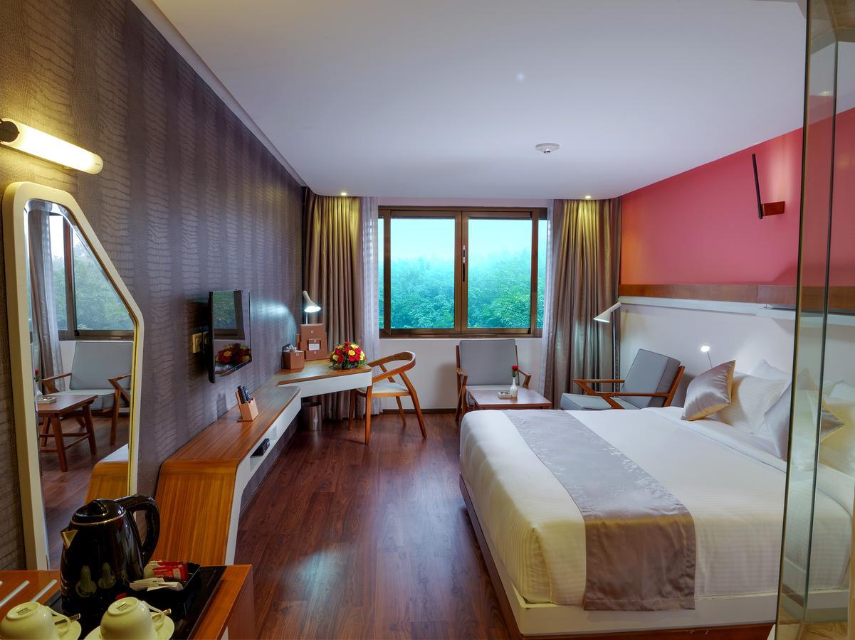 The Blooms Cochin Hotel Kochi Buitenkant foto