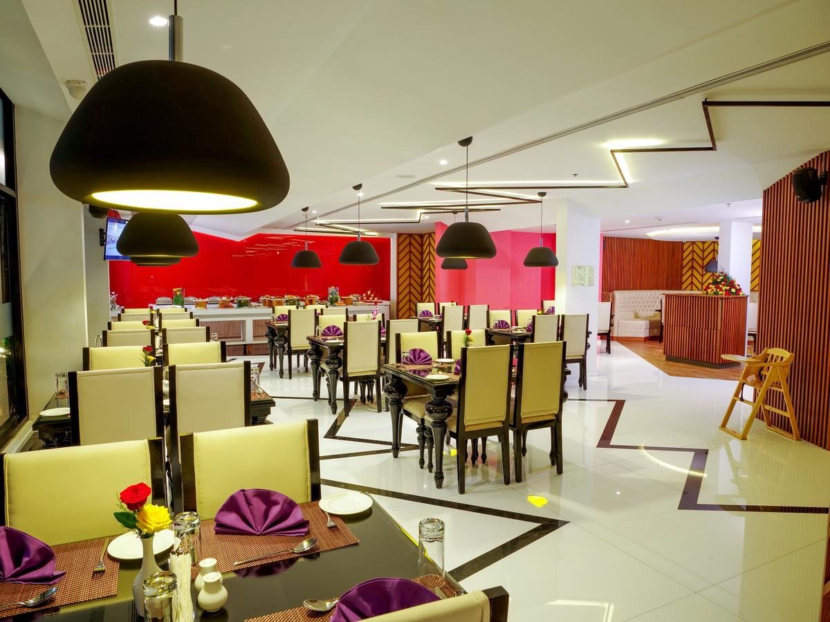 The Blooms Cochin Hotel Kochi Buitenkant foto